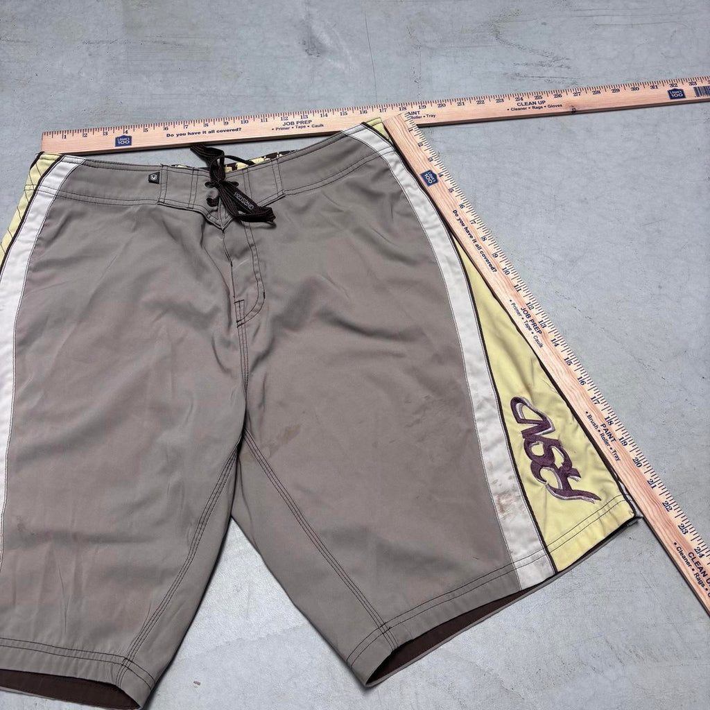 Quiksilver Y2K 2000s redsand surf board shorts, super cool, view 3